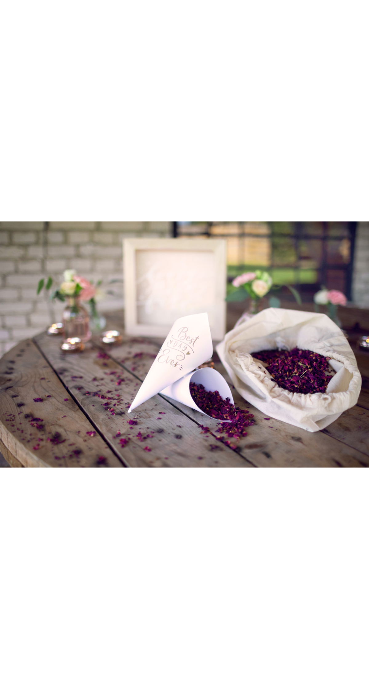 Confetti Cones, Gold, 16cm (1pkt / 10pc)