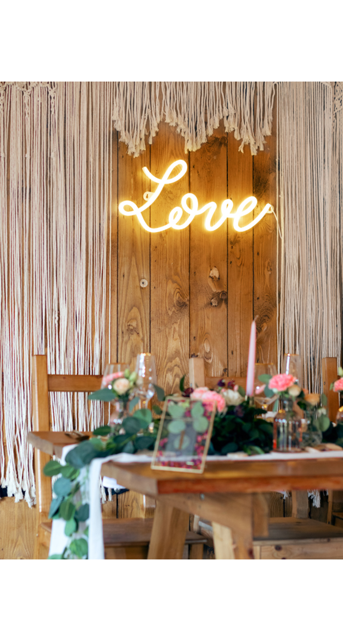 Neon Led - Love White 61x274cm