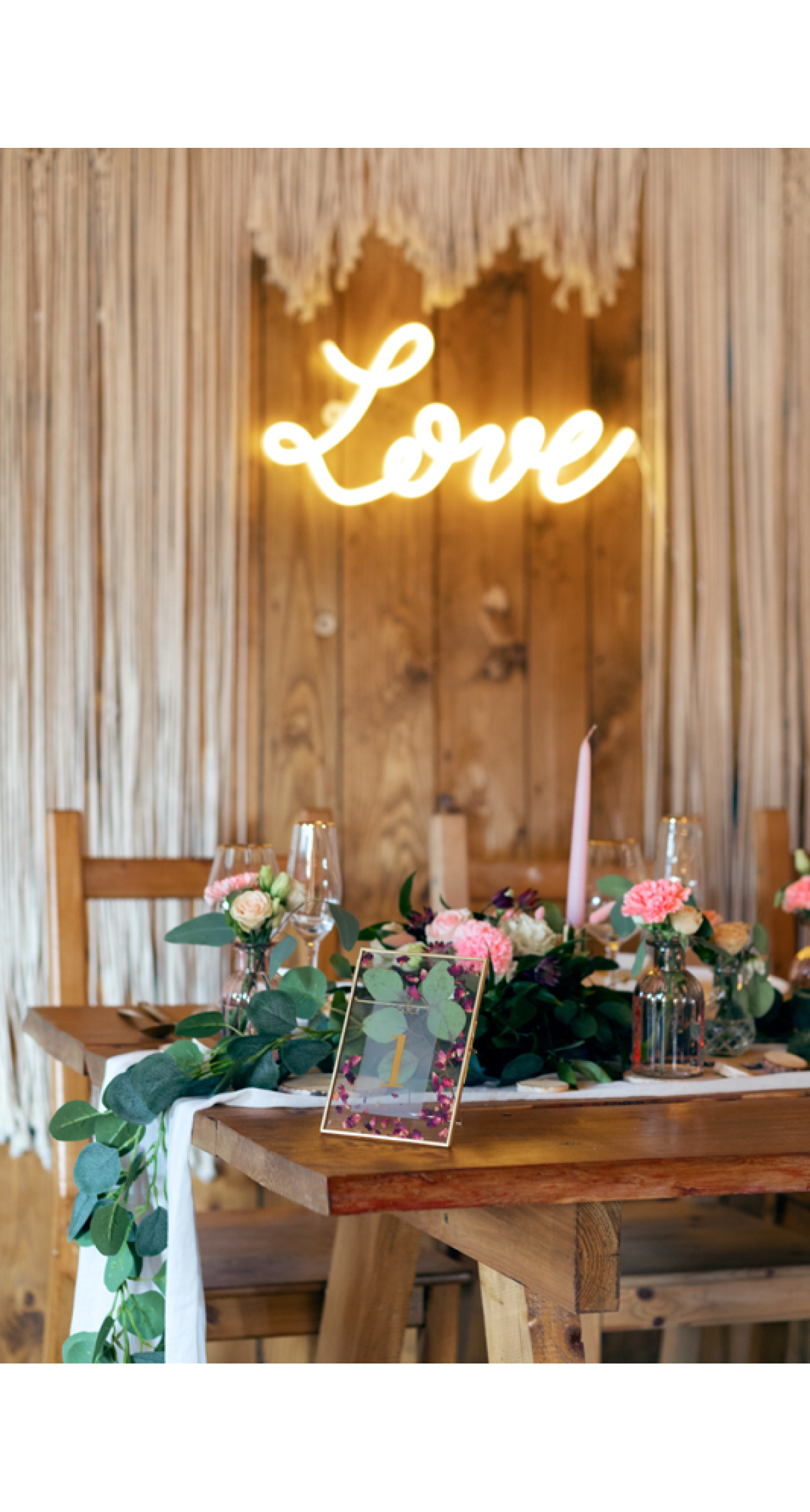 Neon Led - Love White 61x274cm