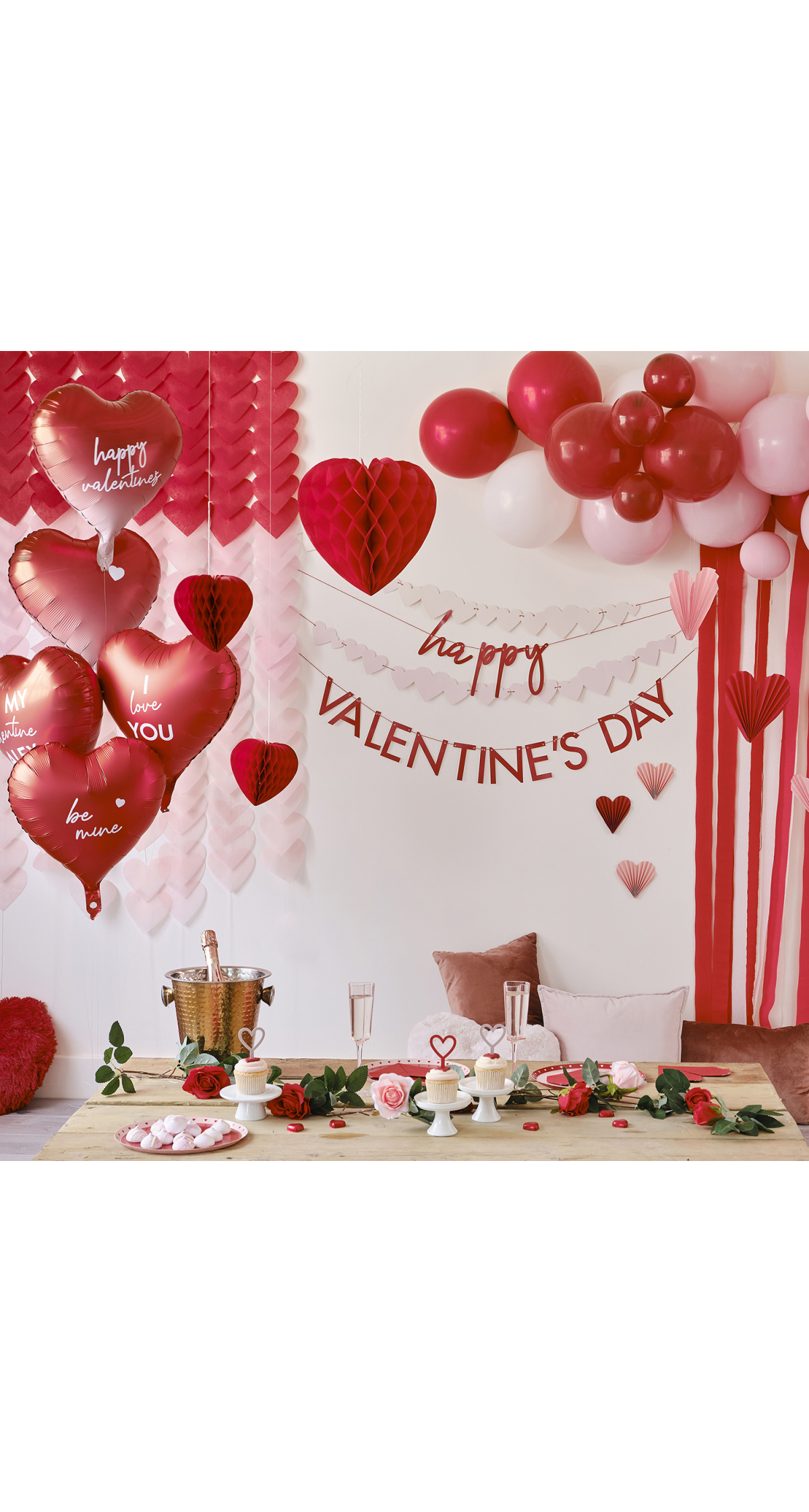 Red and Pink Happy Valentines Bunting - Image 4